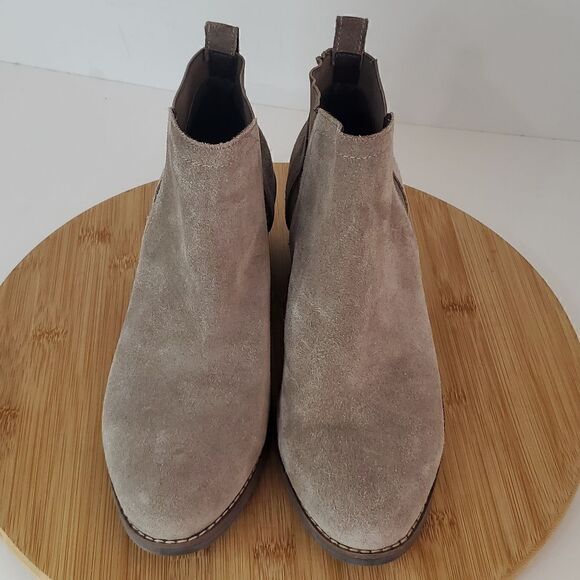 Me Too Womens Zarita 14 Taupe Suede Booties Ankle Boots Shoes 7.5M - Picture 2 of 10